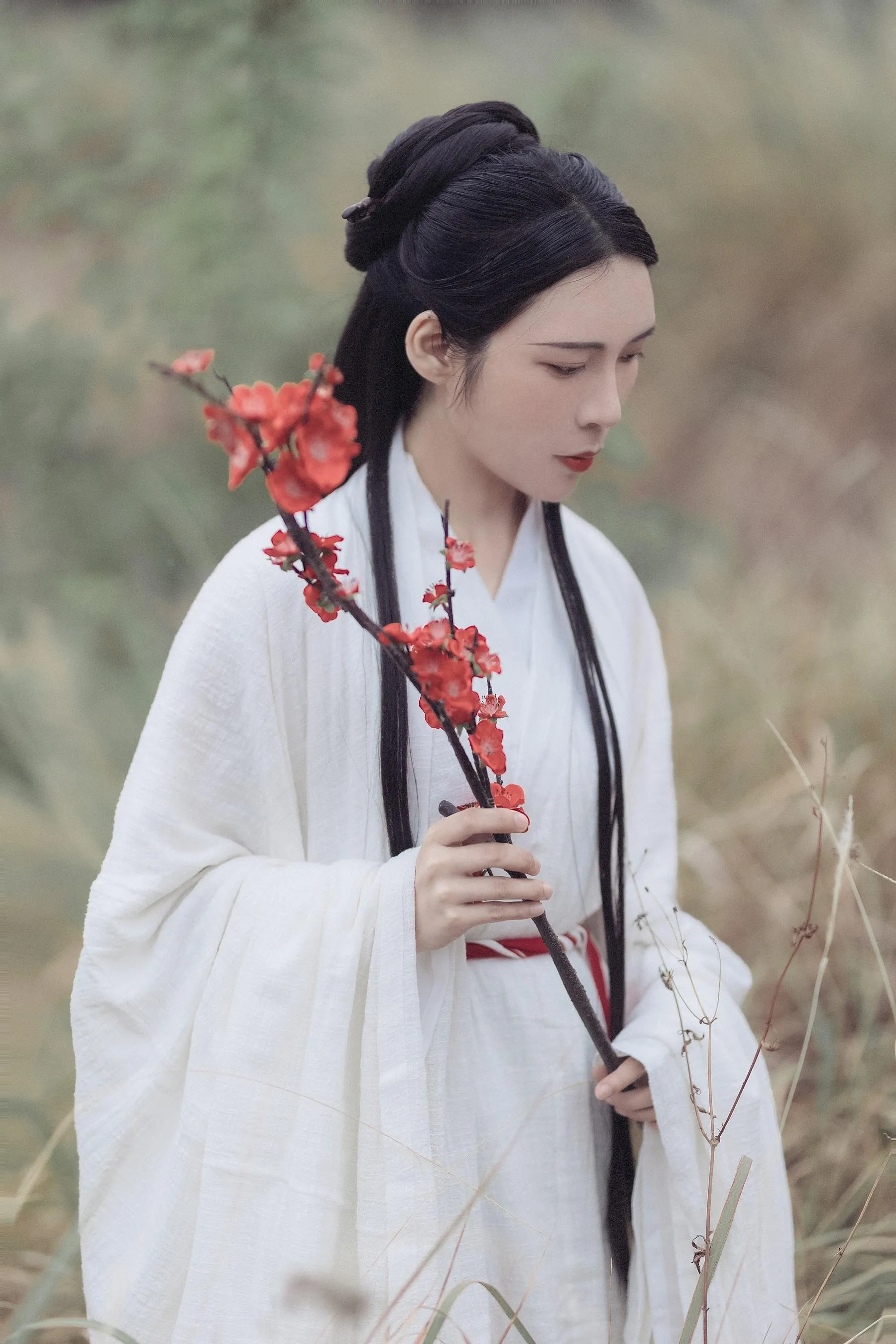 [YITUYU艺图语]2021.10.22 白衣隐 Yiyi [27P]插图1